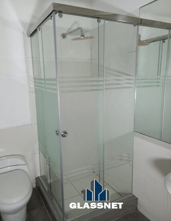 mamparas de duchas en esquina