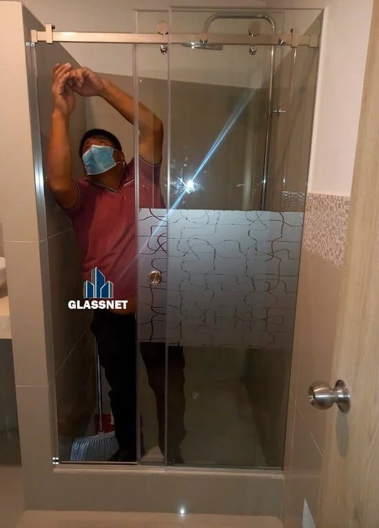 mantenimiento de puertas de vidrio