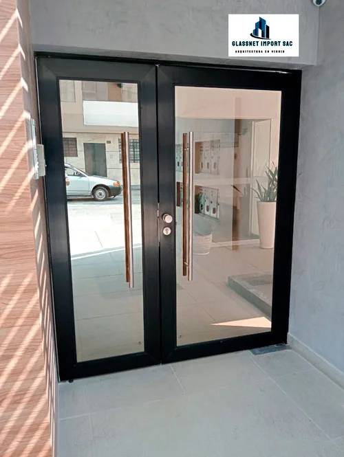 mamparas de vidrio con marco de acero